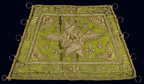 Gold-thread embroidered cuff portraying a six-winged angel and with a liturgical inscription. 19th c. H. 0.15 m. (ΓΕ 34222)   image and text copyright Benaki Museum