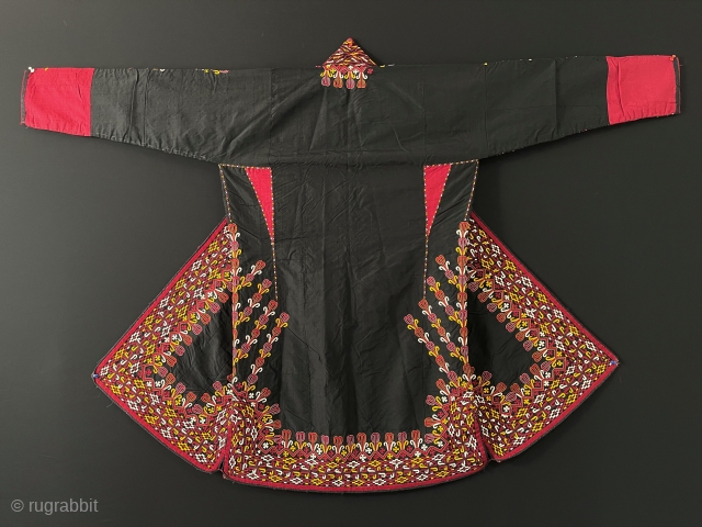 Antique Traditional Turkmen Silk Embroidered Chirpy Costume. Size - Arm lenght : 162 cm - Height : 106 cm - Armpit : 62 cm         