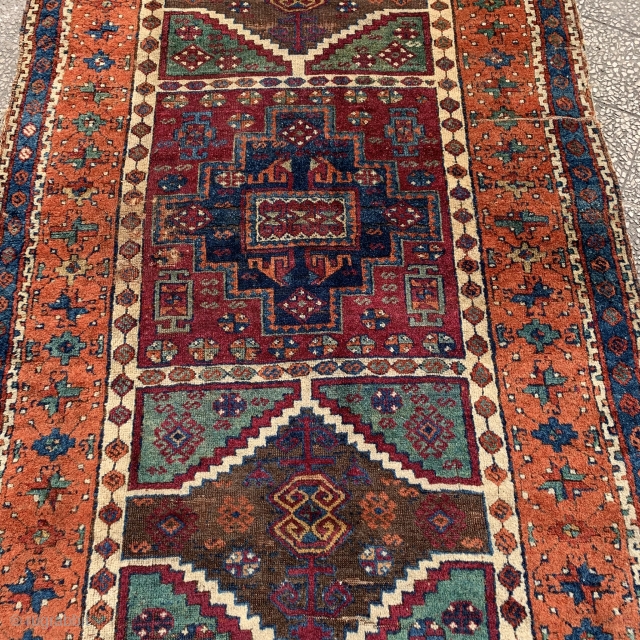antique kurdish carpet,very nice colors and old piece
size:203x120                         