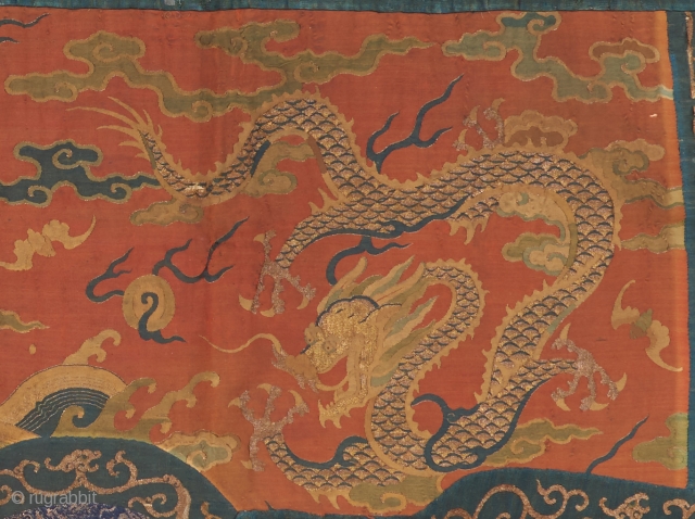 Detail of a three dragon Kesi from the 17th century. Incredible work and drawing. Silk and metal thread. 

www.bbolour.com              