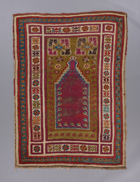Beautiful and unusual Mujur prayer rug. late 19th century. 5'8" x 4'2".                     