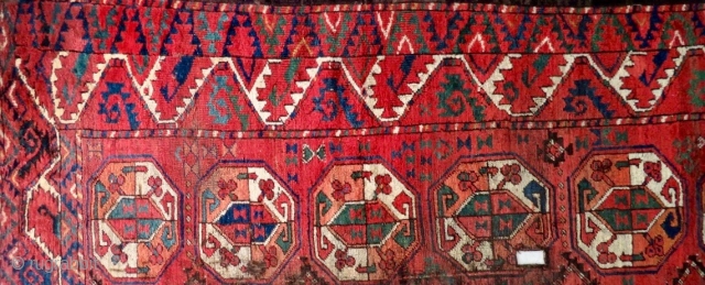 Early 19th century, probably at the time when the Ersari "swallowed" the Salors…….. A great, colorful main rug fragment. Cm 94x175. Great colors, great pattern.        