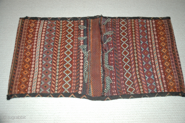 Qashqai khorjin, complete, early 20th C 50"X27".
Perfect condition. Mixed technique. All wool. Extraordinary workmanship.
Very good price.