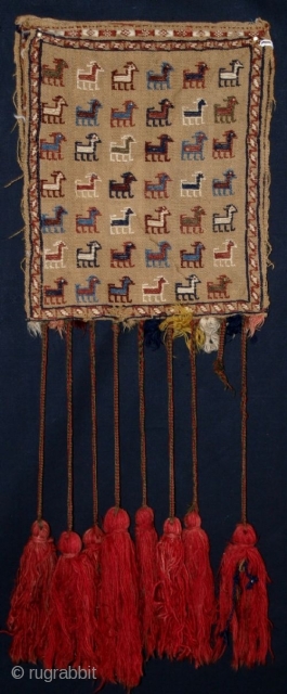 ANTIQUE QASHQAI CHANTEH, PEACOCKS, GOATS, LATE 19TH CENTURY
Size: 1ft 1in x 11in (33 x 28cm) excluding tassels
www.knightsantiques.co.uk