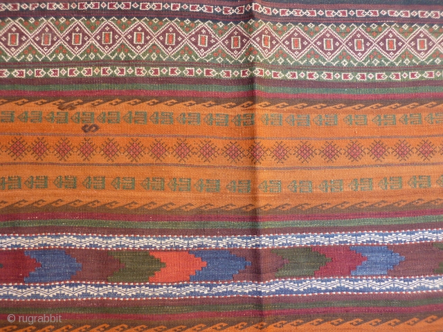 Large and heavy (won´t move on the floor) Sistan kilim. Mint condition, including original finishes on both ends and sides, probably never used. Very finely woven creating incredibly small patters, soft and  ...