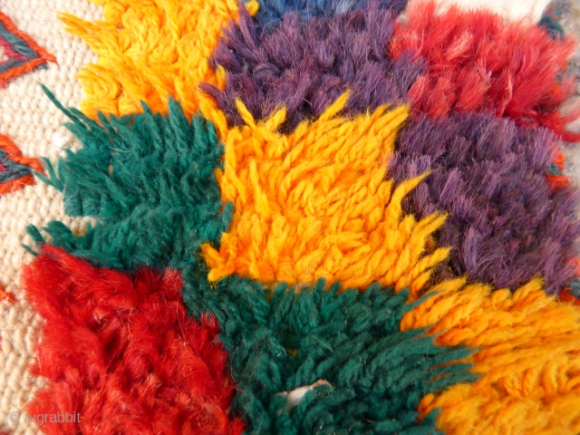 Another "boucherouite", Qashqai style. Mainly wool with some achrylic in loud colours (acid green and electric blue), very 1960s!. Nice checkered border and loads of tufts. Clean and in very good condition. ...