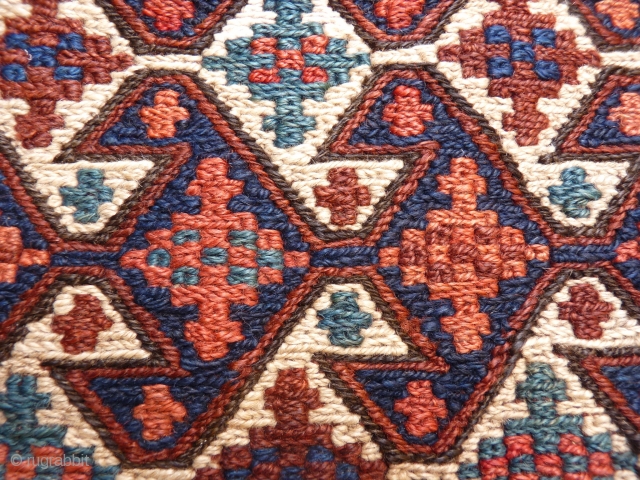 Superb large Persian Arab camel bag, 19th C. The saddlebag posted next to it is part of the "set". Beautiful terracotta and turquoise blue colour, shinny wool, soumak front and plain weave ...