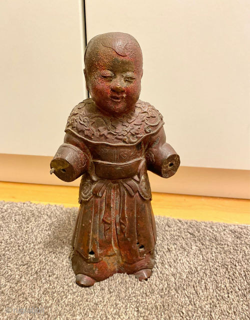 An ancient bronce statue from China with about 30 cm.                       