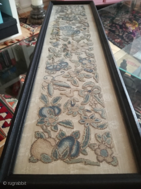 An antique probably 18th/19th England crewel embroidery work behind glas, 50/10 cm.                     