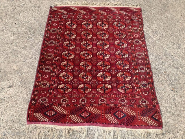 An antique Tekke rug with 140/115 cm. Good shape with some demages.                     