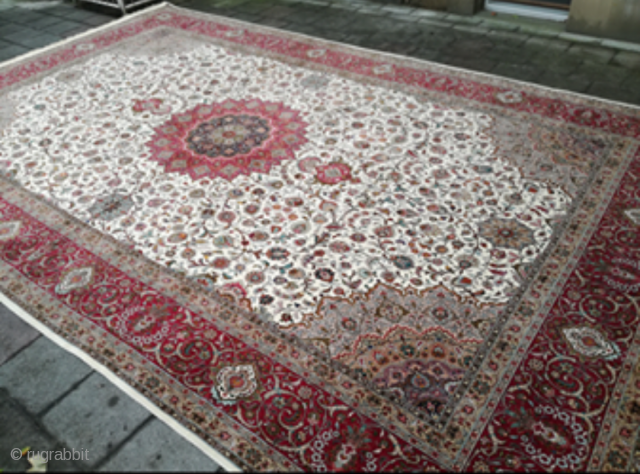 A korkwool with silk on silk Iran Tabriz with 600/400 cm finer than 50 Raj. Never used in private hand. Over 20 years in a showroom. Very good condition.    