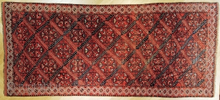 Large Ersari Turkmen main carpet, Central Asia, Middle Amu-Darya valley, mid-19th century, 444 x 190 cm.
The pattern shows a very rare gül, which to the best of our knowledge can be found  ...