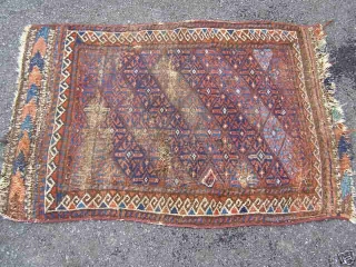 Worn and torn, but cheap old Baluch bagface with interesting animals woven on the kilim ends.
19th c, 79x115 cm.              