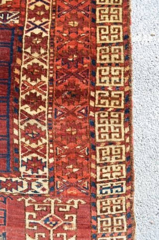 Kizil Ayak Turkmen Ensi. Assymetric knots open right.  Cotton highlights in white and blue. Some very small repairs.  

5'1" x 3'11"          