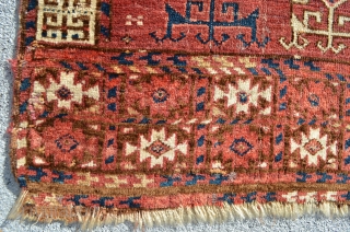 Kizil Ayak Turkmen Ensi. Assymetric knots open right.  Cotton highlights in white and blue. Some very small repairs.  

5'1" x 3'11"          