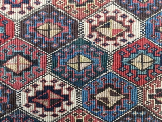 SHAHSAVAN REVERSE SUMACK KHORJIN BAG FACE. CM 46X51 OR IN 18X20.
DATABLE 1870/1880. BOLD, HARMONIOUS, BEAUTIFUL. GREAT PATTERN, TIGHT WEAVE, GREAT QUALITY. LOVELY SATURATED NATURAL DYES. SOME FUCHSINE THAT CONFIRMS DATING. PREVIOUSLY PART  ...