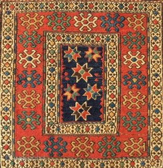 Shahsavan sumack bag face. Cm 54x60. Great pattern, great age, great colors. Lovely center with dark blue background, the ceiling of nomads. Well drawn, well proportioned, well preserved.     