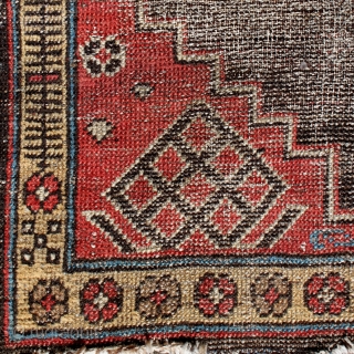 Antique Hamedan rug, first half of 19th century or even older, 120x72cm. The twin wefting means that the rug is older than usual. Single wefting seems to have originated in the Hamedan  ...
