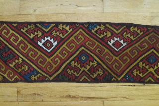 Pre-Columbian complete Nazca mantle border, 10 x 75 inches. in excellent condition.                     
