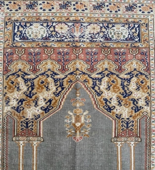 End of the 19th century Ghiordes prayer rug size:130x175cm                        