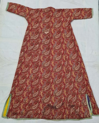Manchester Print Coat(Robe) With Cotton Filling insid, From Manchester England made for Indian Market. India. Roller Printed on Cotton. Its size is L-135cm,W-130cm, Sleevs 13cmX30cm.
C.1900 (20211106_142349).       