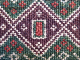 Large and heavy (won´t move on the floor) Sistan kilim. Mint condition, including original finishes on both ends and sides, probably never used. Very finely woven creating incredibly small patters, soft and  ...