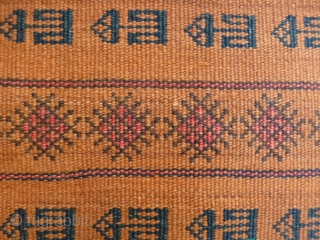 Large and heavy (won´t move on the floor) Sistan kilim. Mint condition, including original finishes on both ends and sides, probably never used. Very finely woven creating incredibly small patters, soft and  ...