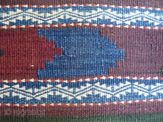 Large and heavy (won´t move on the floor) Sistan kilim. Mint condition, including original finishes on both ends and sides, probably never used. Very finely woven creating incredibly small patters, soft and  ...