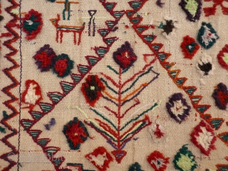 Another "boucherouite", Qashqai style. Mainly wool with some achrylic in loud colours (acid green and electric blue), very 1960s!. Nice checkered border and loads of tufts. Clean and in very good condition. ...