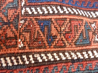 Superb large Persian Arab camel bag, 19th C. The saddlebag posted next to it is part of the "set". Beautiful terracotta and turquoise blue colour, shinny wool, soumak front and plain weave ...