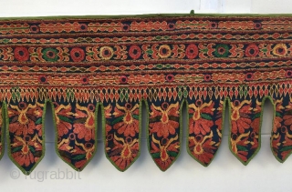 Antique handmade indian valance vindow and wall hanging tepestery. 145 x 48 cm.

www.eymen.com.tr                    