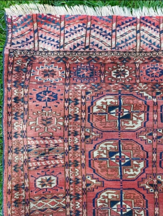 Turkmen Tekke Rug size: 107 x 110 cm                         