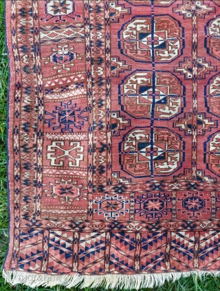 Turkmen Tekke Rug size: 107 x 110 cm                         