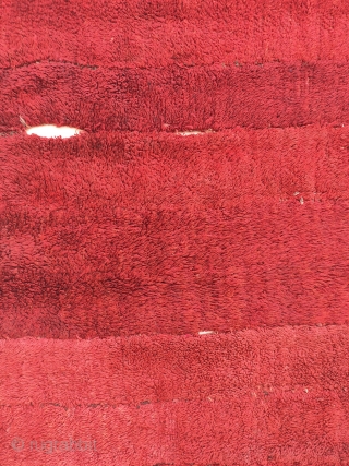 -master red-
19th c. warp-faced back long pile weaving on a tsukdruk loom. originaly a tibetan monk cloak.
made of 16 narrow strips, fantastic red most probably from madder roots. best of type, very  ...