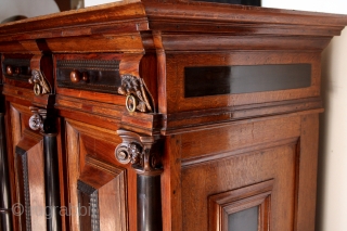 Fine Dutch baroque cabinet, 1650. 
Oak, ebony and rosewood. 
High 151 Cm.   5 feet 
Wide 147 Cm.  4.9 feet. 
The hood can be removed. 



suitable for air cargo.  