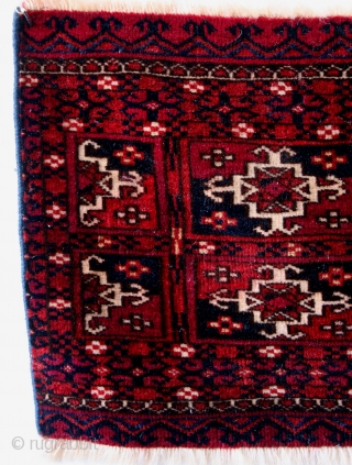 Mafrash panel, Ersari Tekke, mid 20th century. 
Aina Kotschak pattern. 
87 x 33 Cm.                   