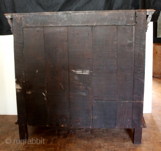 Dutch 1st half 17th century Kussenkast. 
Oak. High 154 Cm's. - 5 feet 5 inch. 
Ask for details

Sold to a Miami resident.           