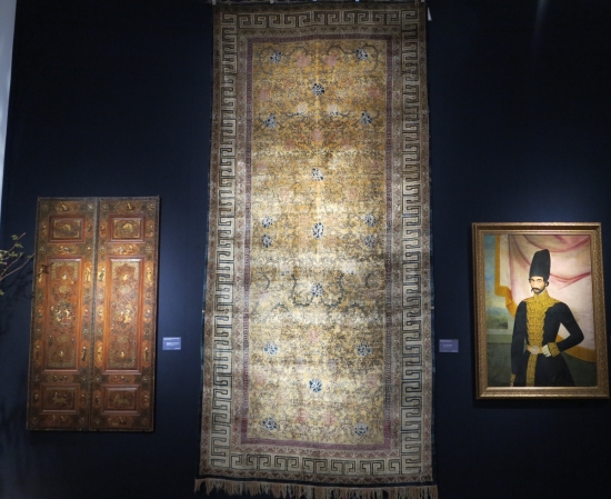 Kashgar silk carpet, lot 123