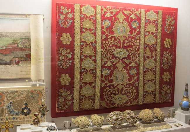 embroidered silk textile from Asia Minor, 18th century, Benaki Museum