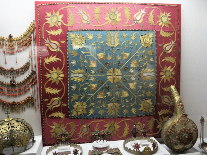 gold thread embroidered silk wrap from Argyroupolis, Pontos, 18th century, Benaki Museum
