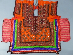 rugrabbit.com | Antique Rugs and Carpets | Asian Art | Tribal Art