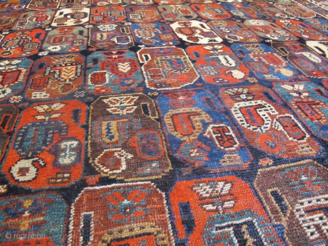 Very attractive antique Khamseh Rug, 2.00m x 1.70m (6' 7" x 5'7"). Great design. 
www.aaronnejad.com
                  