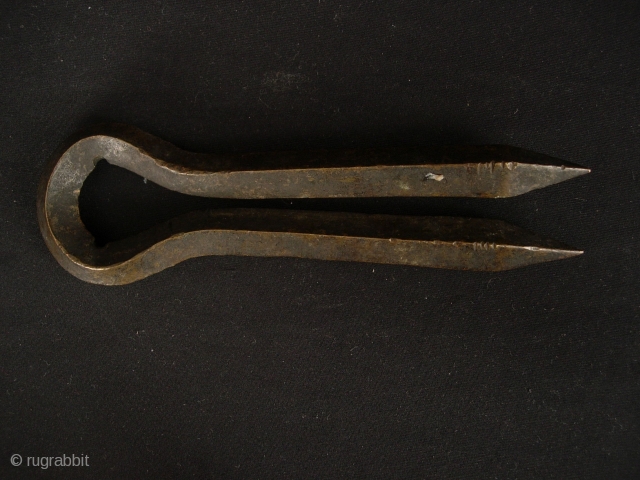 Southeast Asia: Quirky copper hairpin from the Chin people, Burma, this piece probably dates from the mid 20th century and is quite heavy at approx 320 grams. Nice natural patina L: 16.5cm/6.5in.  ...