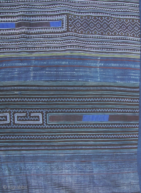 Wonderful indigo, embroidered and hand printed batik blanket from the Hmong in Sapa, northwestern Vietnam. This is a huge piece L: 2.5m/98in and W: 1.74m/68.5in. A very functional item that could be  ...