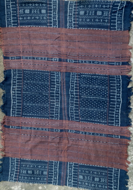 All natural dyed and handspun “resist” dyed woman’s sarong from the Flores, Nage Keo District, Lesser Sunda Islands, Indonesia. Loosely woven- in excellent condition. L: 201cm/79in and W: 140cm/55in (without fringe).

http://www.trocadero.com/stores/abhayaasianart/items/1390937/item1390937store.html  