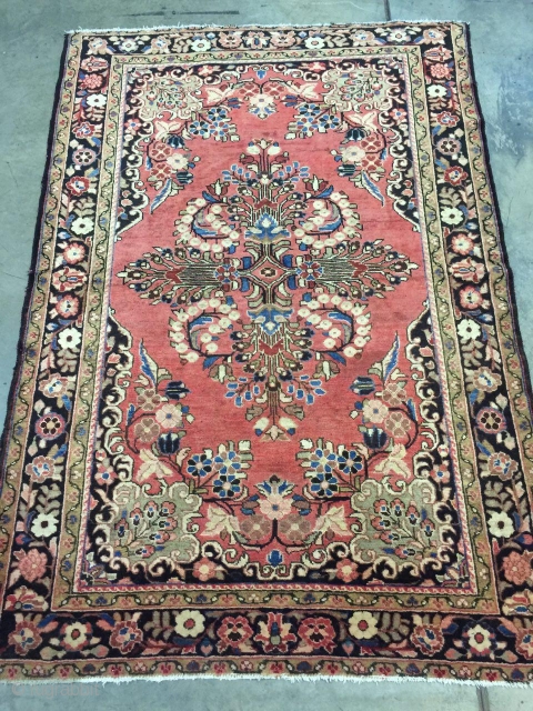 Here i got a beautiful Liliyan rug measuring 5'3"x7. As you can see, this rug is in great condition with great color combinations. Please let me know if i can provide more  ...