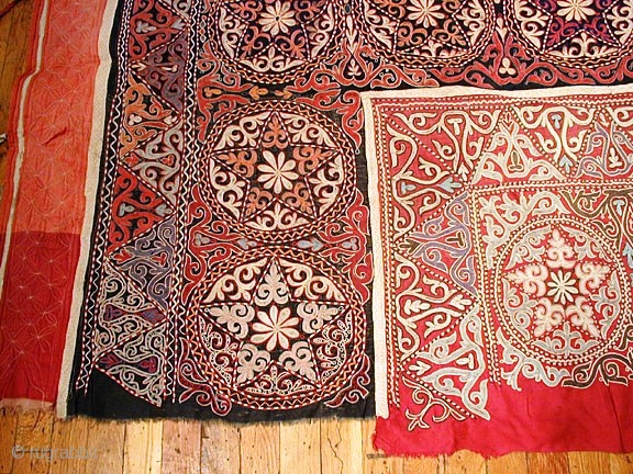 Type: UZBEKISTAN, TEXTILE 
Origin: UZBEKISTAN 
Circa: 1900 
Size/Feet & Inches: 4'0'' x 6'7'' 
Size/Meters: 1.21 x 2 
               