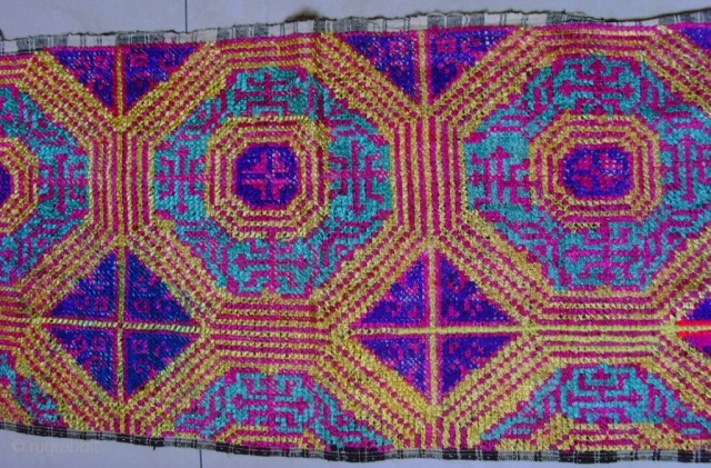  187 
Silk embroidery on hand made hand spun cotton fabric. 
Khotan
East Turkestan.
Late 19 century.
146 x 38 CM
               