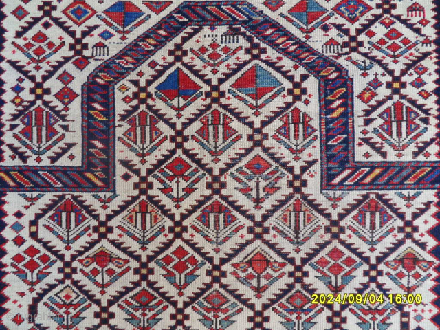 Antique Caucasian Marashali Rug
Size:140x130 cm.
Mail: makifhali@yahoo.com                           