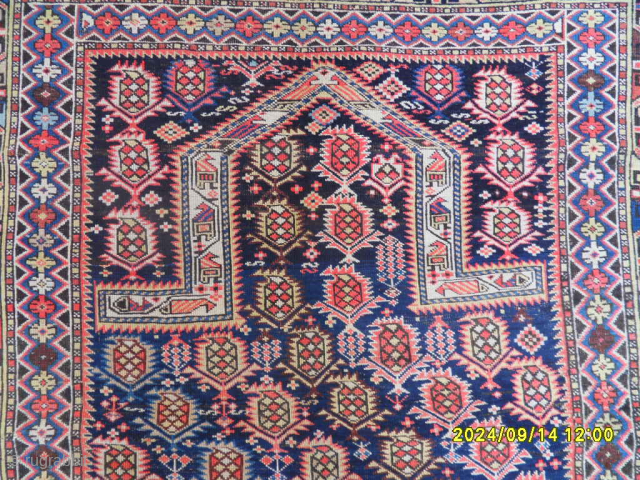 Antique Caucasian Marashali Rug
Size: 140x115 cm.
MAİL: makifhali@yahoo.com                          